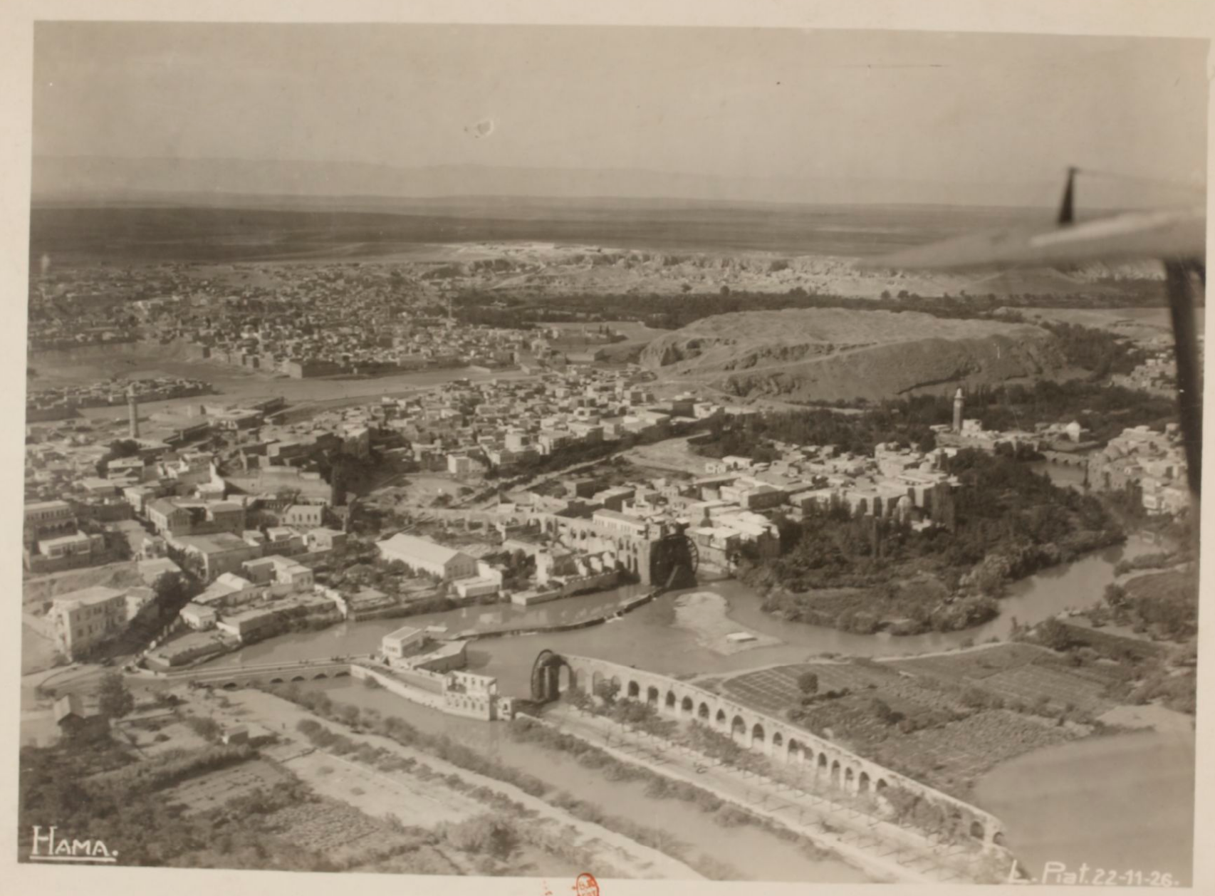 [Vues Aériennes de Syrie et du Liban] / 39e Régiment D’aviation [Armée du Levant]. Photography by G. David, Loquinaire and L. Piat. N.Pl.: Établissement cinématographique et photographique des armées (France). 1927, G130863 http://gallica.bnf.fr/ark:/12148/btv1b8443060c/f14.item